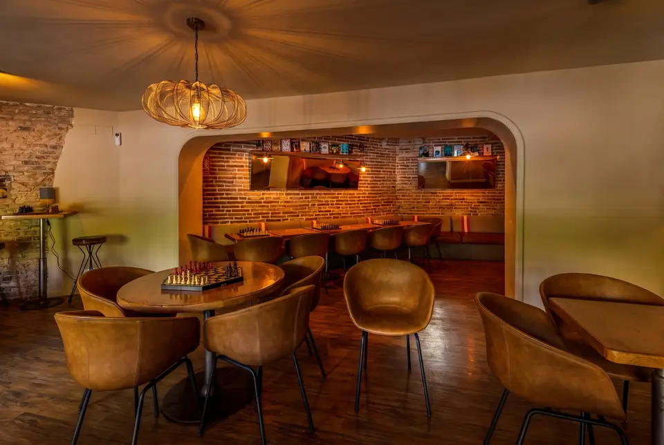 Foto de Bar 64 | Chess-inspired cocktail bar