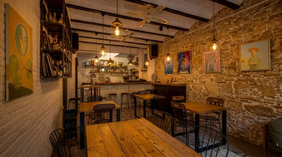 Foto de The Fantastic Yellow Dragon / Hi-Fi Creative Bar